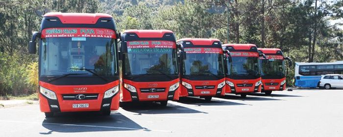 Nội thất hiện đại trên xe giường nằm Phương Trang