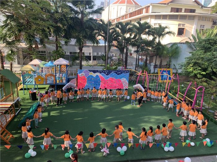 Trường Mầm non Hoa Lư luôn tự hào là một trong những địa chỉ giáo dục mầm non uy tín tại TP. Hồ Chí Minh, nơi đã đào tạo hàng ngàn trẻ em với nền tảng vững chắc và toàn diện.