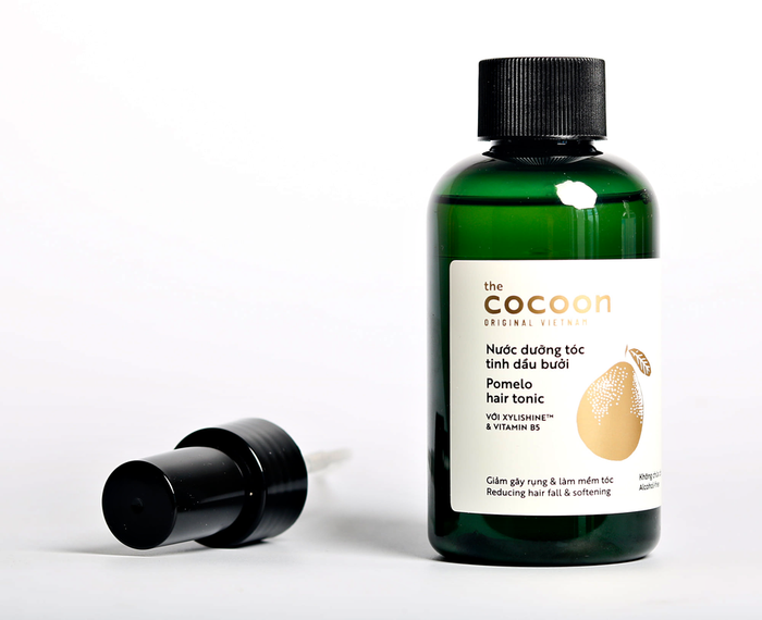 Xịt dưỡng tóc tinh dầu vỏ bưởi Cocoon - Phiên bản hình ảnh 1: Tinh chất từ vỏ bưởi tươi mát, đánh thức mái tóc bồng bềnh đầy sức sống.