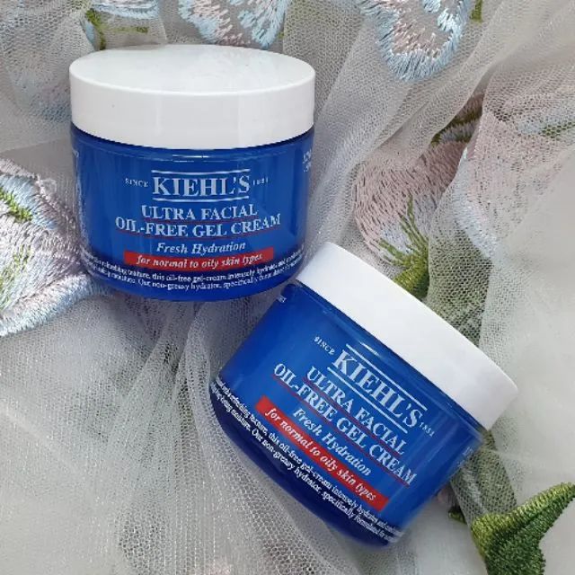 Hình ảnh 1 - Kiehl’s Ultra Facial Oil-Free Gel Cream: Thiết kế bao bì sang trọng màu trắng xanh, kết cấu gel trong suốt tươi mát.