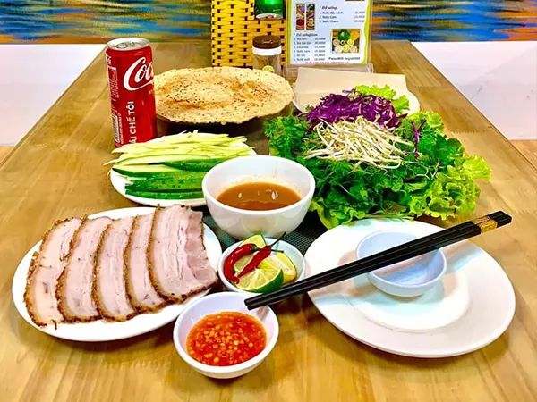 Legia.food - Bánh Tráng Cuốn Thịt Heo: Nét tinh hoa ẩm thực qua từng lớp bánh tráng mỏng manh