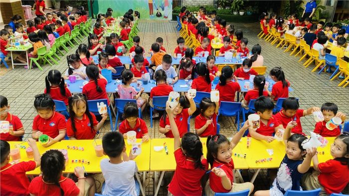 Trường Mầm non 30-4 đã vươn mình thành một trường mầm non mẫu mực, nơi gắn liền với những giá trị giáo dục bền vững. Trường không chỉ đạt chuẩn quốc gia mà còn được công nhận về chất lượng giáo dục, mang đến một môi trường học tập lý tưởng với đội ngũ giáo viên chuyên nghiệp, yêu trẻ và tận tâm.