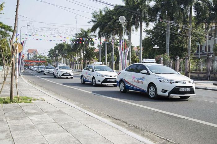 Hình ảnh đội xe hiện đại Taxi 766 Móng Cái
