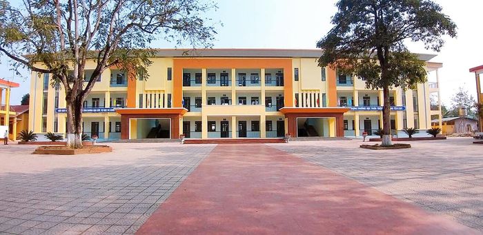 Toàn cảnh kiến trúc ấn tượng của Trường THPT Hoàng Văn Thụ