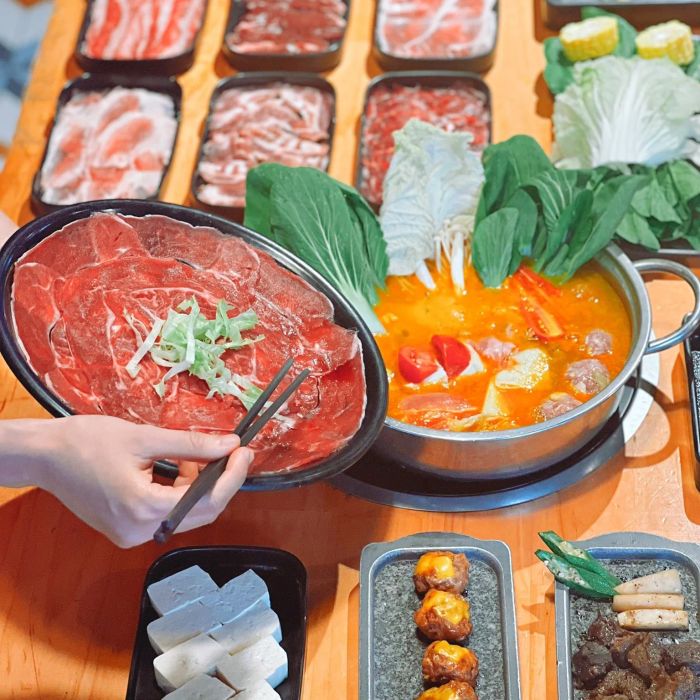 Bàn tiệc buffet bò Úc hấp dẫn tại Lẩu Phan