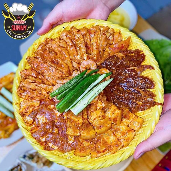 Không gian ấm cúng và món ngon đặc trưng tại Sunny Quy Nhơn