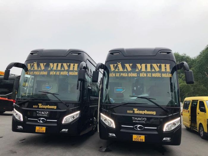 Hình ảnh xe Limousine sang trọng của Văn Minh