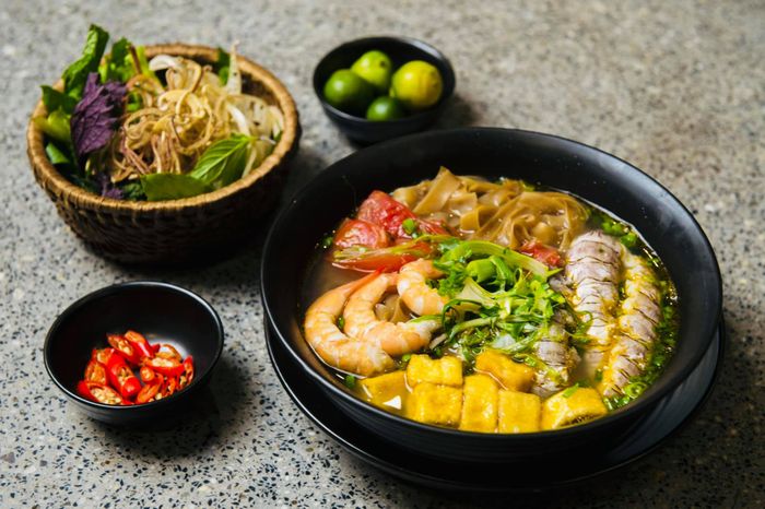 Deja Vu House - Khu vực bếp chung ấm cúng