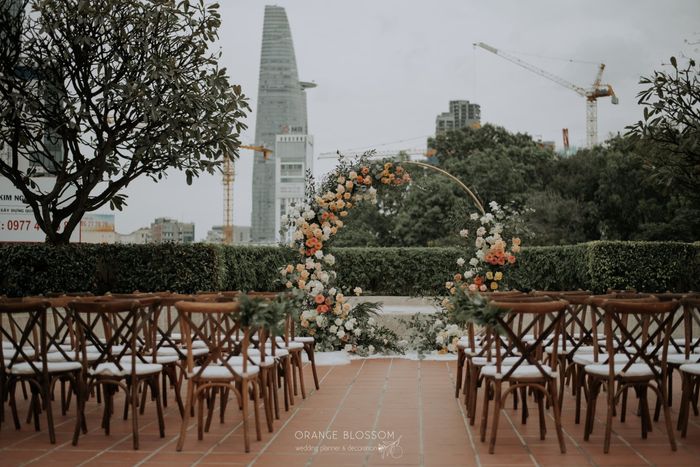 Không gian tiệc cưới lãng mạn được thiết kế bởi Orange Blossom Wedding Planner
