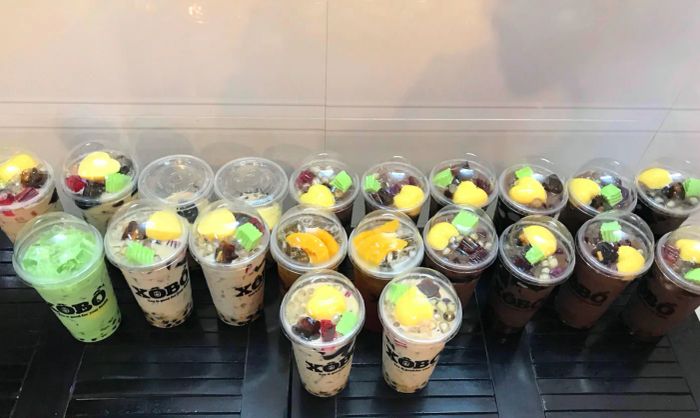 XÔ BỒ tea - Milktea & Machiato ảnh 1 - Hình ảnh đầu tiên khắc họa không gian quán ấn tượng, nơi nghệ thuật pha chế hòa quyện cùng thiết kế trẻ trung