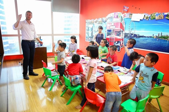 Hình ảnh lớp học hiện đại tại Trung Tâm Anh Ngữ Quốc Tế Lucky