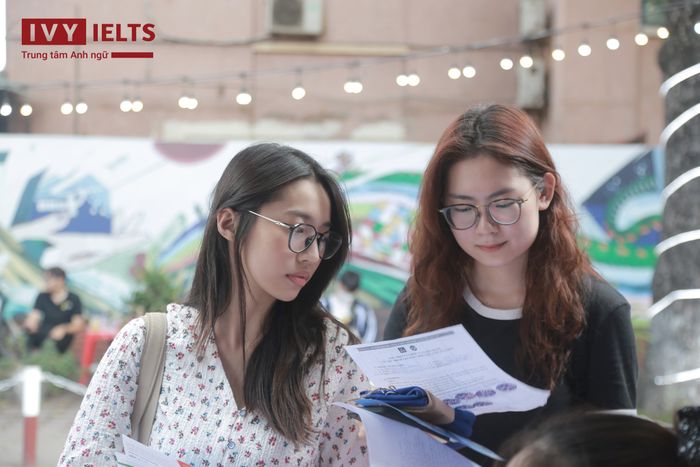 Giờ luyện thi IELTS chuyên sâu cùng giáo viên bản ngữ tại IVY