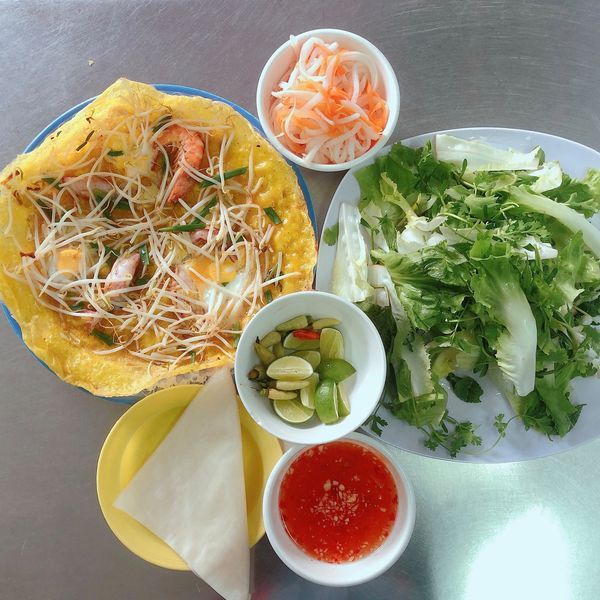 Những chiếc bánh xèo vàng ruộm hấp dẫn tại Bánh Xèo Chảo 85