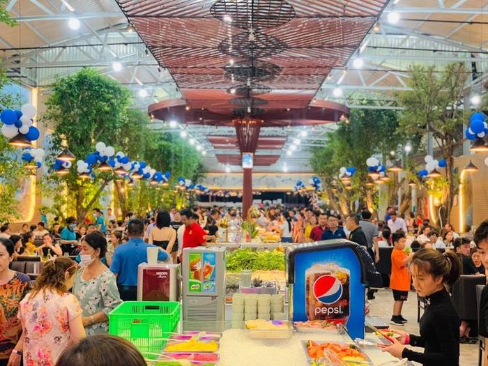 Hình ảnh bữa tiệc hải sản phong phú tại Buffet Hải Sản Biển Đông