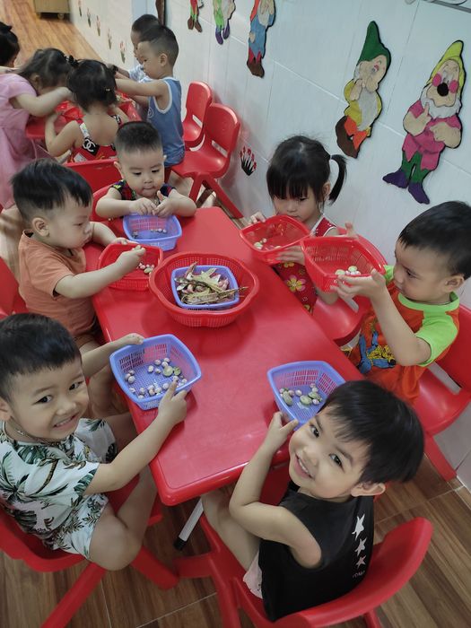 Hoạt động vui chơi bổ ích cùng các bé tại Nhóm Trẻ Gà Con