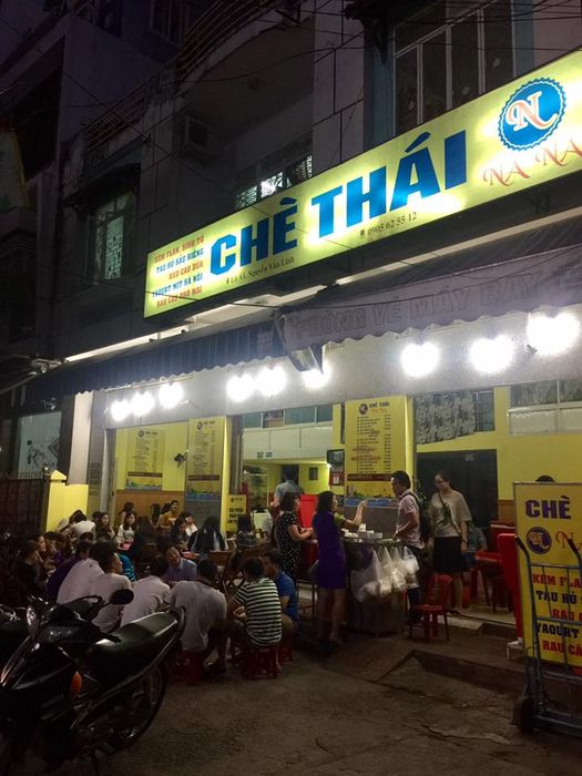 Khoảnh khắc nghệ thuật về món chè Thái Na Na đầy màu sắc