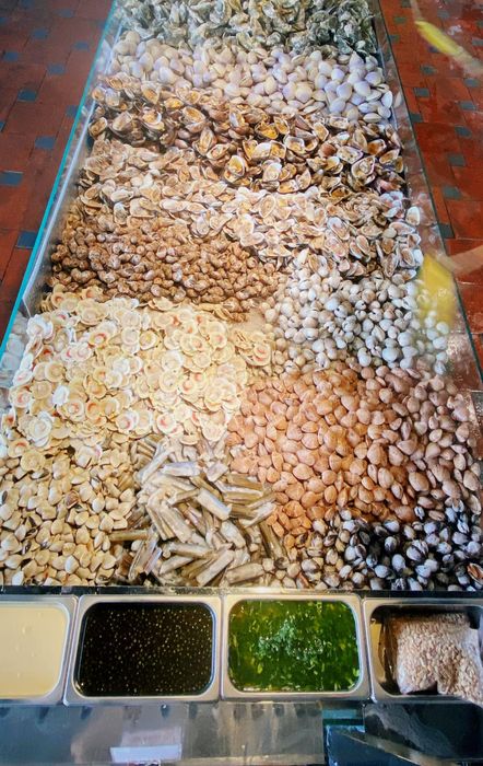 Hình ảnh thực tế không gian ẩm thực đầy phong cách tại Chuỗi Buffet Lẩu & Nướng Cô 3 Còi