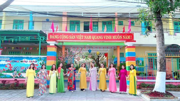 Hình ảnh khuôn viên xanh mát của Trường Mẫu giáo Hương Sen