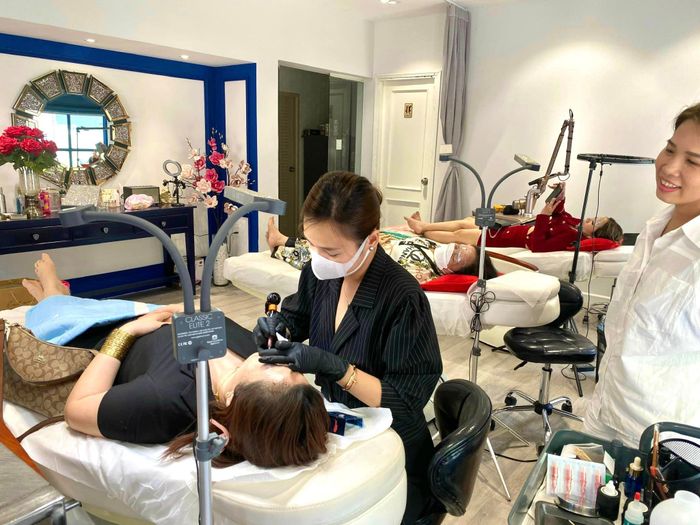 Hình ảnh thực tế tại Học viện Dương Brows
