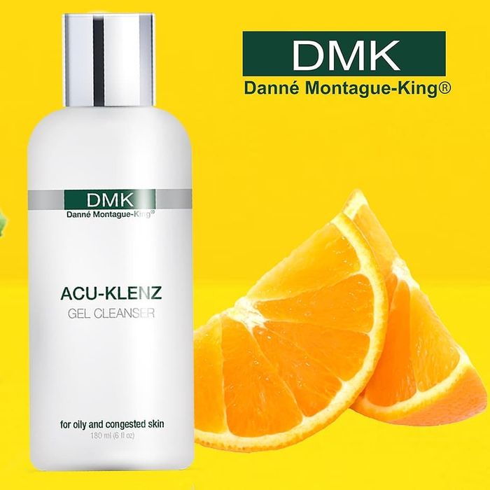 DMK Acu-Klenz - Sữa rửa mặt dạng gel trong suốt, thẩm thấu nhanh, mang lại cảm giác sạch sâu mà không gây khô căng cho da.