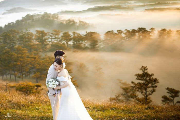 REN Bridal Studio - Ánh mắt trao nhau đầy yêu thương