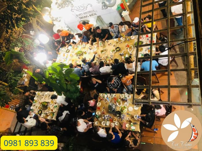 Không gian ấn tượng tại Hải Sản Tư Tôm