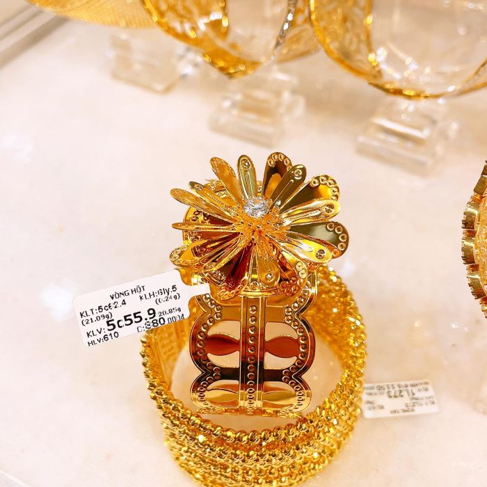 Tiệm Vàng Hồng Nga - Hình ảnh 1