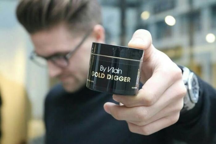 By Vilain Gold Digger - hình ảnh chân thực góc nhìn thứ 2