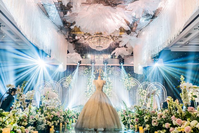 Không gian tiệc cưới ấn tượng được thiết kế bởi Lynh Thùy Wedding Team