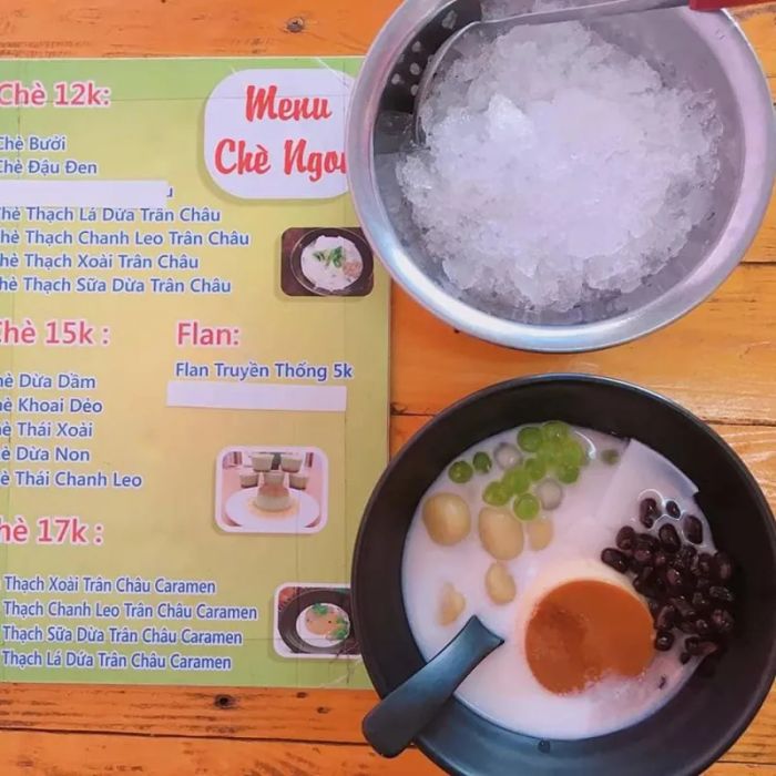 Những món chè đầy màu sắc và hương vị tại Chè Ngon TaĐa