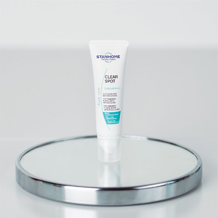 Hình ảnh thực tế Clear Spot - Thiết kế tuýp cao cấp, đầu chấm chính xác