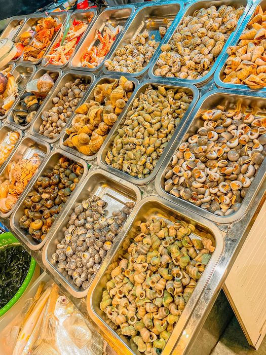 Những món ốc thơm ngon bày bắt mắt tại Hẻm Ốc