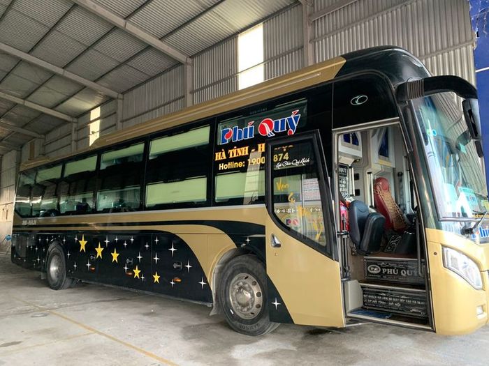 Khoang lái hiện đại và an toàn của xe Phú Quý