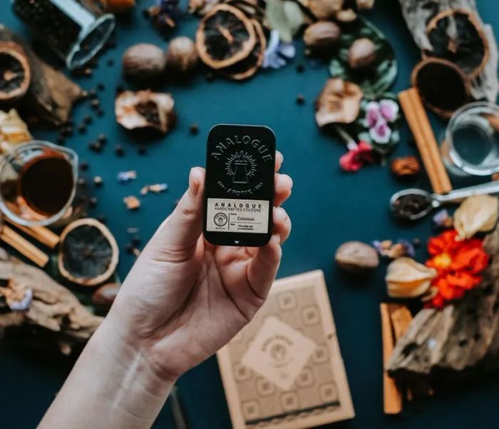 Hình ảnh chi tiết hộp nước hoa khô Apothecary thiết kế sang trọng