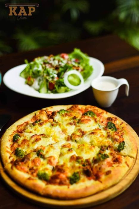 Những chiếc pizza vàng ươm thơm phức từ bếp trưởng KAP Bistro