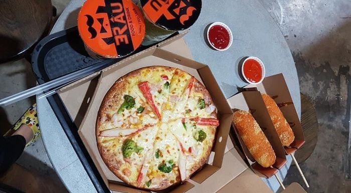 Những mẻ pizza vàng ruộm thơm phức từ lò nướng của 3 Râu