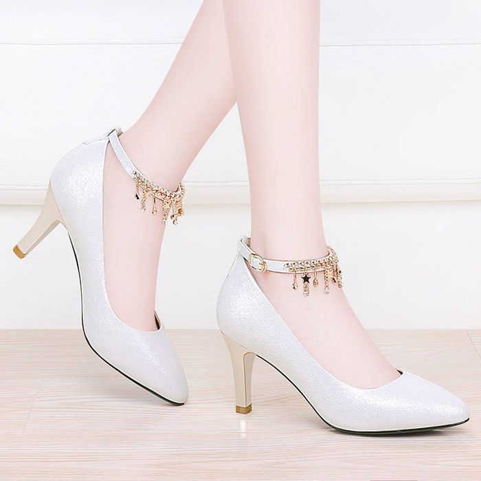 BST đầy quyến rũ từ Uyên Oliver Shoes