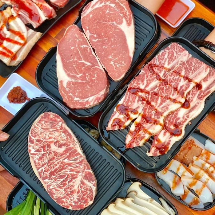 Không gian ấm cúng và món ngon đặc trưng tại Lẩu Nướng MaSa