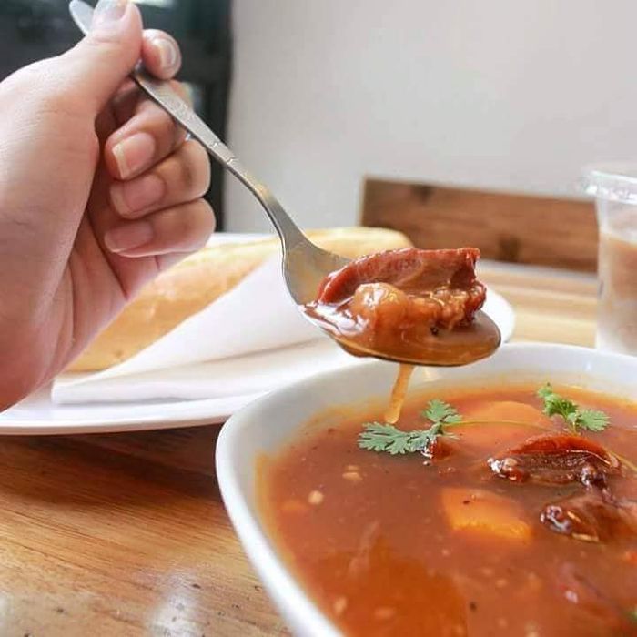 Bánh mỳ chảo vàng ươm hấp dẫn tại Using