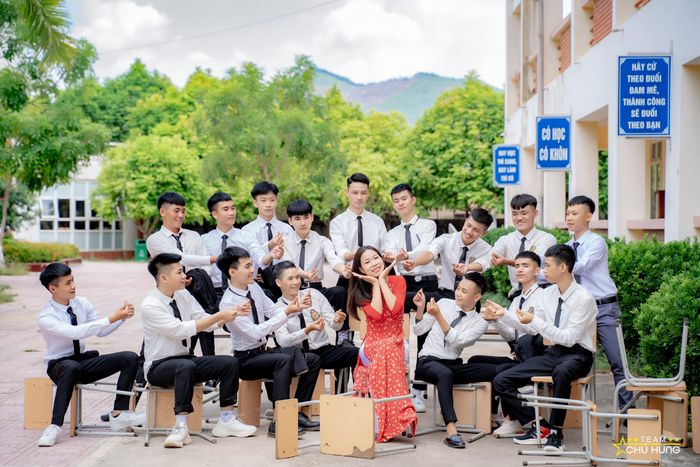 Chụp Ảnh Kỷ Yếu - Team Chú Hùng Vlog Ảnh 2