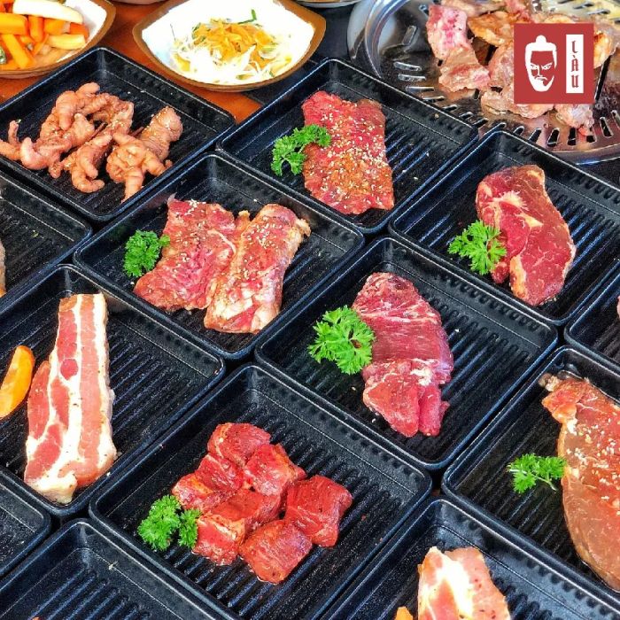 Không gian ấm cúng và bàn tiệc nướng hấp dẫn tại Làu Buffet