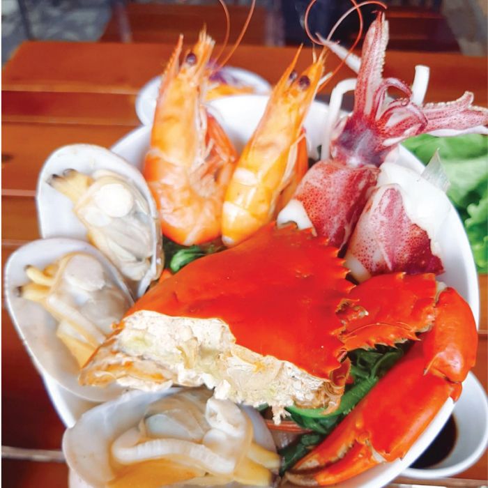 Buffet Sen Á Đông - Khung cảnh lãng mạn bên Vịnh Hạ Long (Ảnh 2)