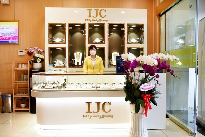 Không gian trưng bày trang sức đá quý sang trọng tại IJC