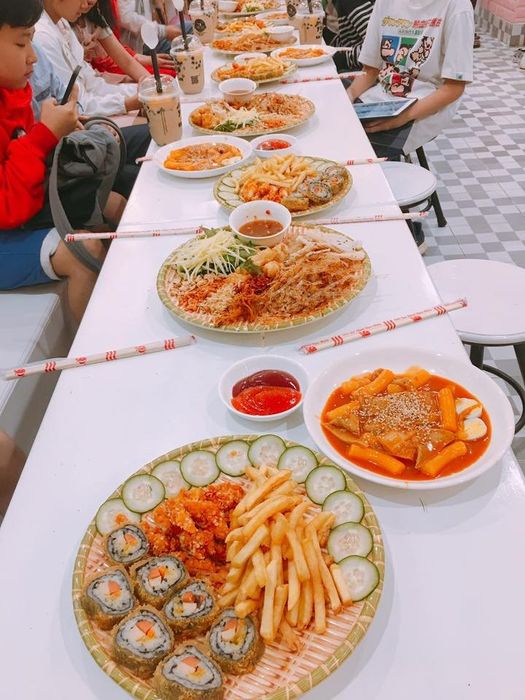 Những chiếc pizza vàng ươm thơm phức cùng không gian ấm cúng tại Kim Lee