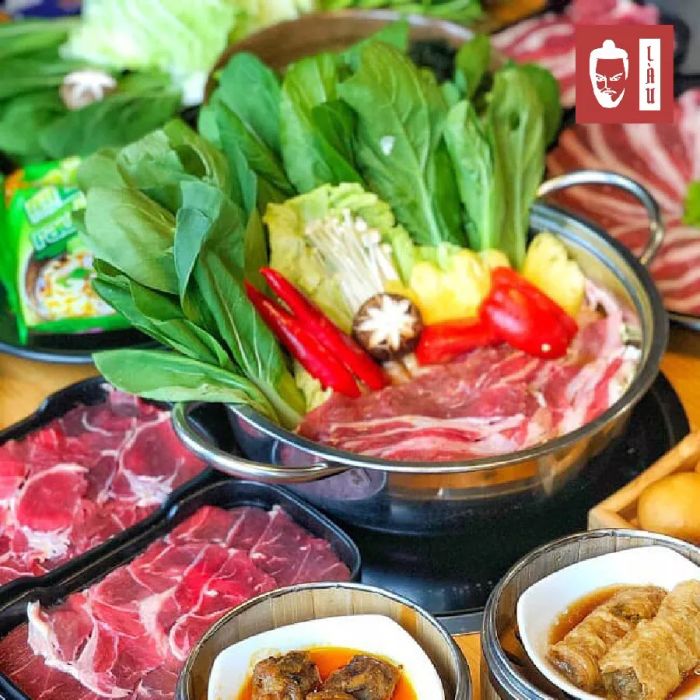 Bàn tiệc nướng hấp dẫn với đa dạng thịt và hải sản tại Làu Buffet