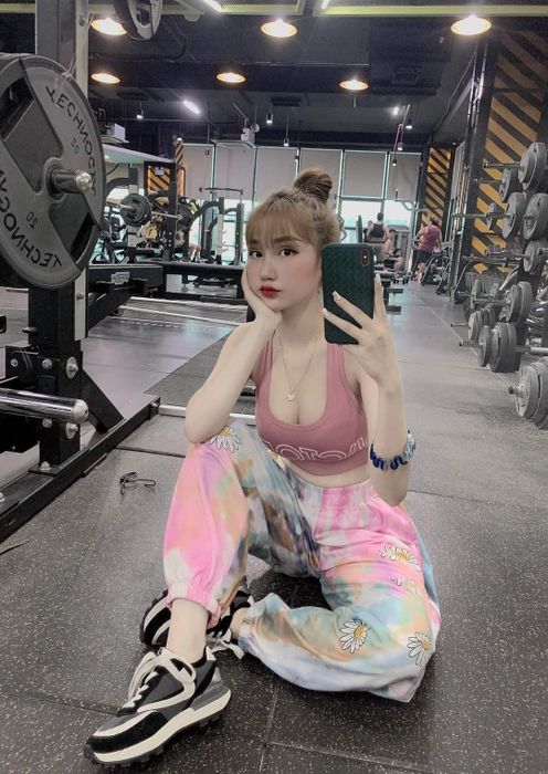 Khu vực tập luyện đa năng tại Fitness Plus Vinh