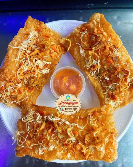 Hình ảnh thực khách thưởng thức tại quán