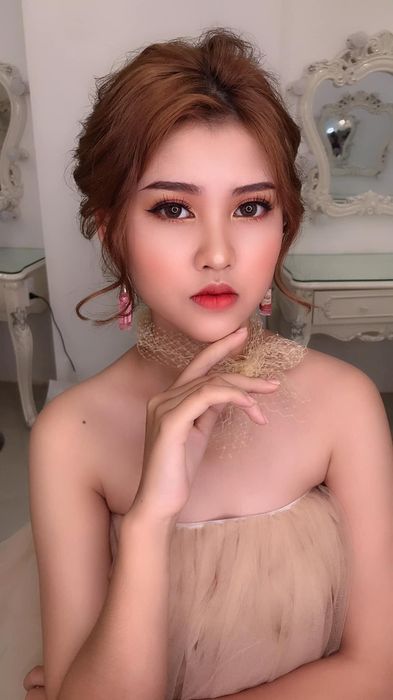 Khoảnh khắc tỏa sáng của cô dâu qua nghệ thuật trang điểm Huyền Chi Beauty