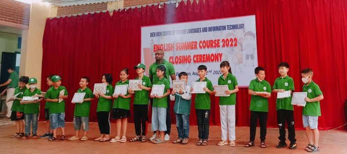 Hình ảnh lớp học tiếng Anh tương tác tại Trung Tâm Ngoại Ngữ - Tin Học Điện Biên