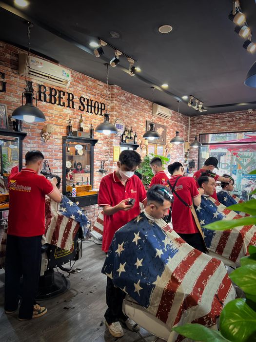Không gian sang trọng tại Vương Barber Shop cơ sở chính